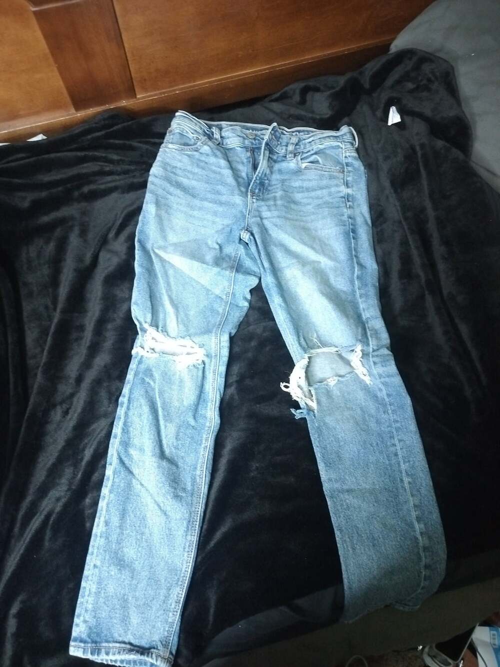 American Eagle Stretch Standard Distressed Mom Jeans Light Wash Size 8 Regular